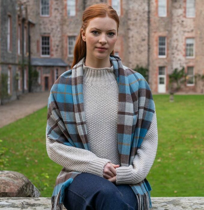 Estola Lochcarron Rose Hunting Grey Tartan